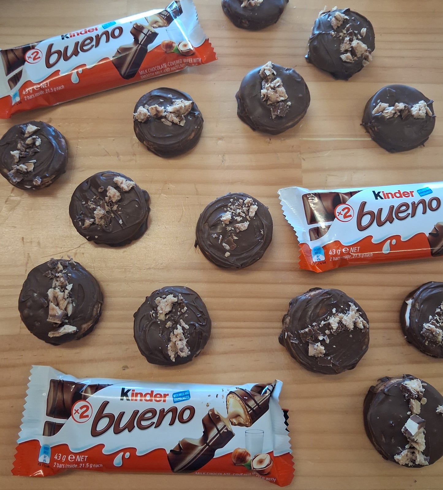 Kinder Bueno Roundabouts Mini 8-Pack - Ships Australia-Wide